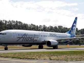 Safety First: vliegtuig keert terug voor naakte passagier die zich in toilet opsluit