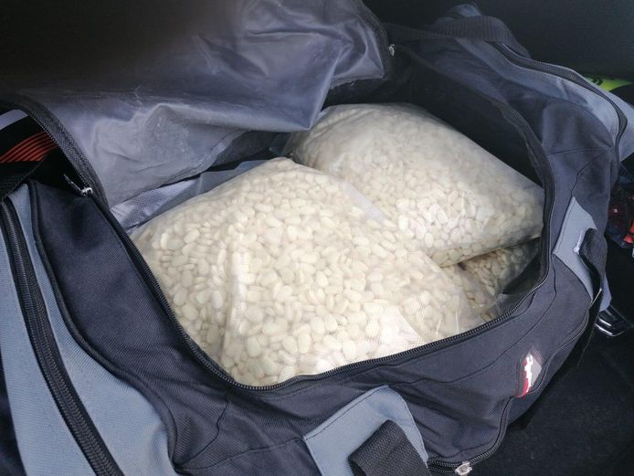 In de kofferbak van een 24-jarige lagen 70.000 xtc-tabletten.