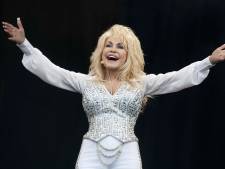 Gehaaide Dolly Parton is 75 jaar: ‘Het kost veel geld om er zo goedkoop uit te zien’