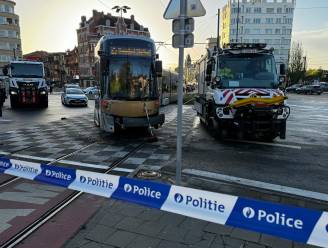 Als bij wonder slechts een gewonde bij aanrijding tussen tram en bus op Meiserplein in Brussel