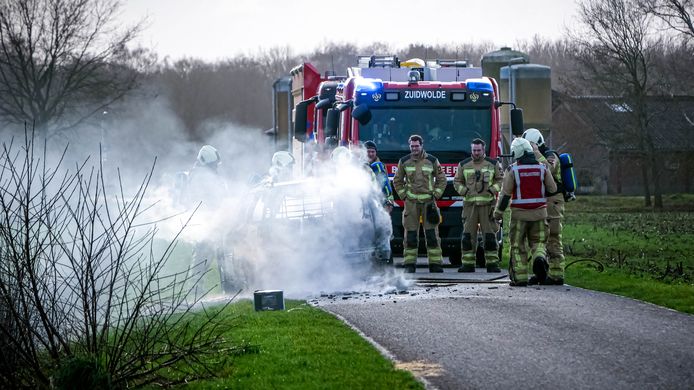 Van de auto was niet veel meer over.