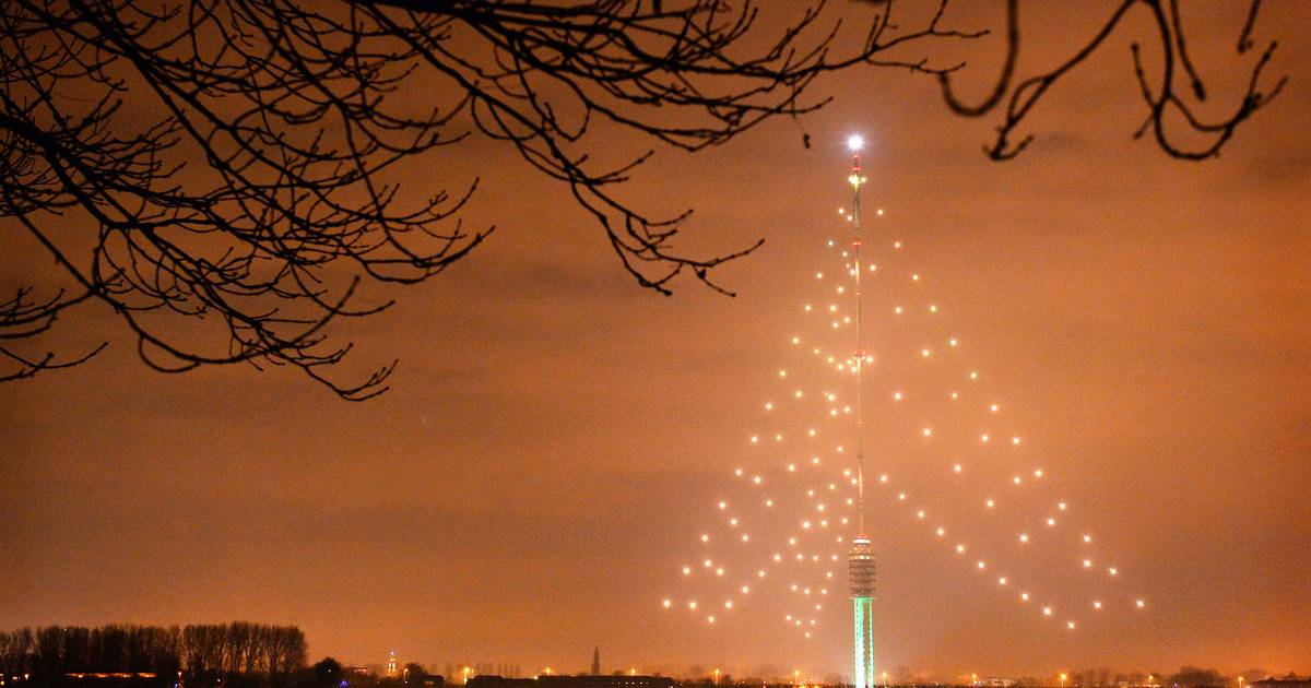 Zendmast Lopik omgetoverd tot enorme kerstboom Utrecht AD.nl