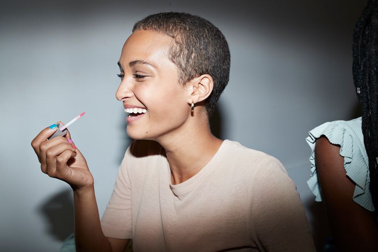 10x beste lipglosses die je lippen niet plakkerig maken 
 Beeld Getty Images