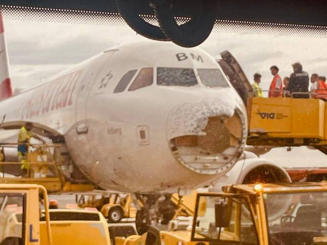 Vliegtuig Austrian Airlines kan veilig landen nadat neus volledig vernield wordt door hagelstorm