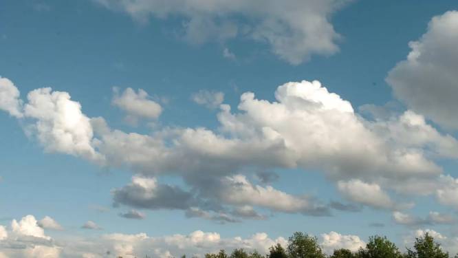 Bewolkt weer waar tijdelijk lichte regen uit kan vallen in Groningen