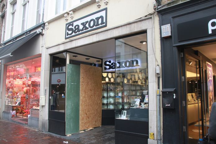 Saxon horloges on sale