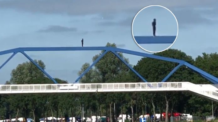 De boogloper liep op de Frankhuisbrug in Zwolle