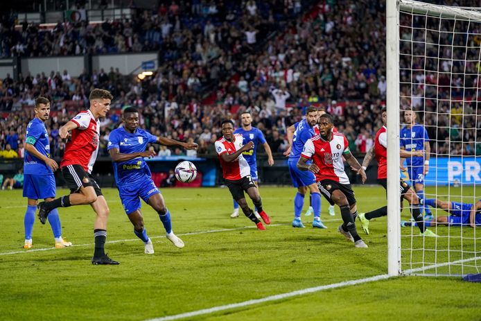 Guus Til maakt vlak voor tijd de 3-2.