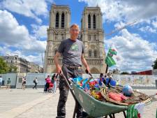 Kruiwagenloper Henry Mentink finisht in Parijs: ‘Alle deuren gingen voor ons open’