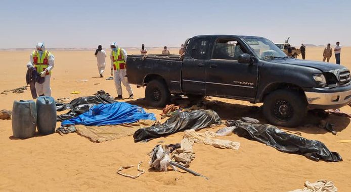 Archiefbeeld. Tijdens de gevaarlijke tocht door de woestijn van Libië lieten in 2023  3.105 vluchtelingen het leven.