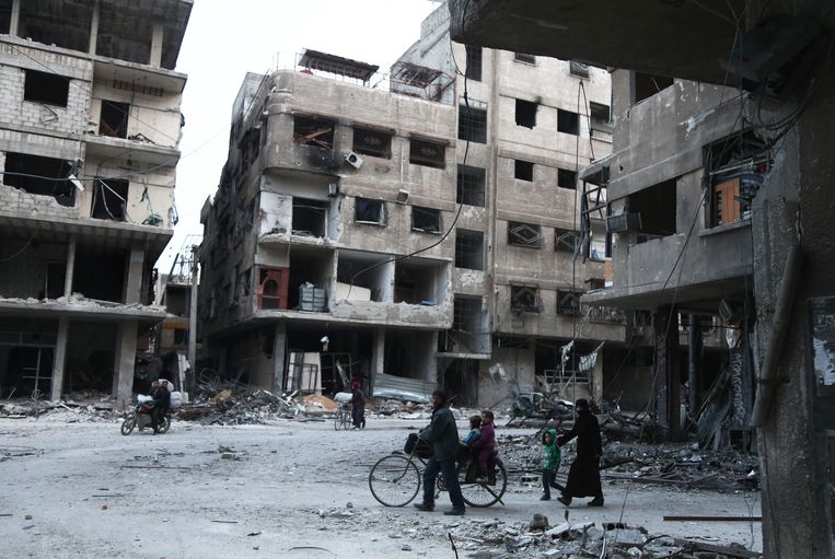 Bij Russische en Syrische bombardementen kwamen in de laatste dagen kwamen minstens 500 mensen om het leven in Oost-Ghouta, onder wie veel kinderen. Beeld AFP