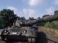 Britse majoor heeft thuis schietklare Belgische tanks