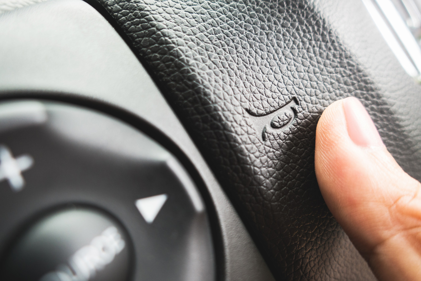 wanneer-mag-je-de-claxon-van-de-auto-gebruiken-foto-destentor-nl