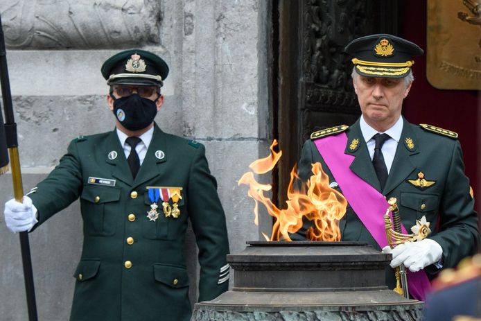 Le Roi Philippe devant la flamme de la Colonne du Congrès ce jeudi 11 novembre.