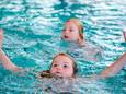 Het is de bedoeling dat kinderen in Nunspeet straks al vanaf vier jaar leren hoe zij zich in het water kunnen redden. Foto ter illustratie.
