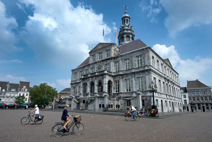 Exterieur van het gemeentehuis van Maastricht.