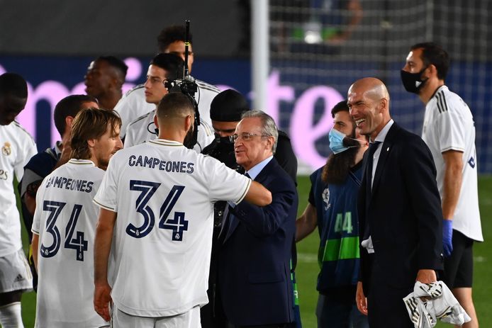 Florentino Pérez feliciteerde z'n spelers gisteren.