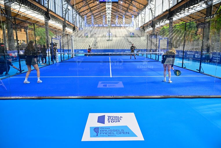 In de fraaie Gare Maritime, op de site van Tour & Taxis, vindt de eerste editie van de Brussels Padel Open plaats. Beeld Photo News