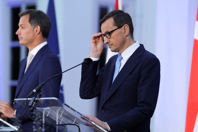 De Poolse premier Mateusz Morawiecki naast Alexander De Croo.