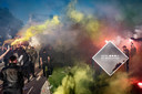 NAC-supporters afgelopen dinsdag met fakkels bij hotel De Reiskoffer.