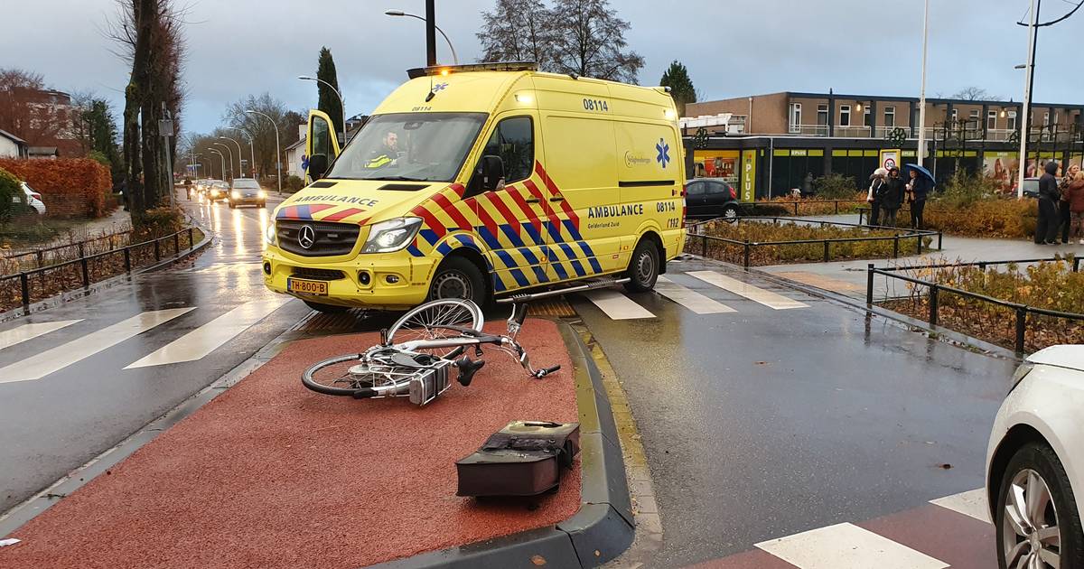 Fietsster zwaargewond bij aanrijding in Druten.