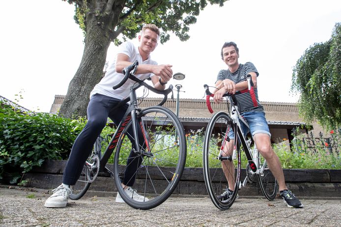 Sjoerd en Wessel Grobbink fietsen van Italië naar Nederland om geld op te halen voor het goede doel.