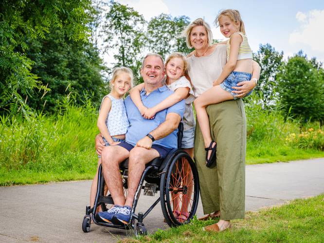 Niek ging met motor over de kop, en vond liefde bij ergotherapeut: ‘Waarom valt Kim op mij?’