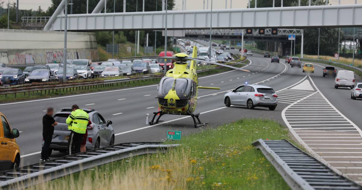 Motorrijder ernstig gewond door ongeval, A12 bij knooppunt Prins Clausplein dicht .