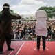 Tien Indonesische homo's veroordeeld tot 2 jaar celstraf - minister noemt lhbt'ers 'gevaarlijker dan atoombom'