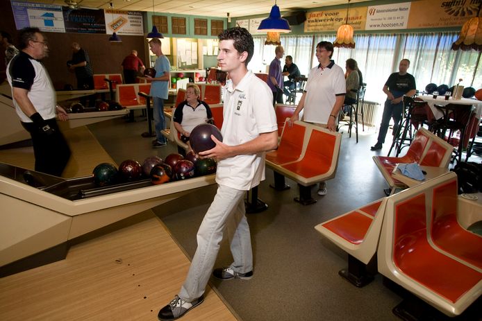 De bowlingclubs kunnen straks niet meer terecht in De Wanmolen in Zetten.