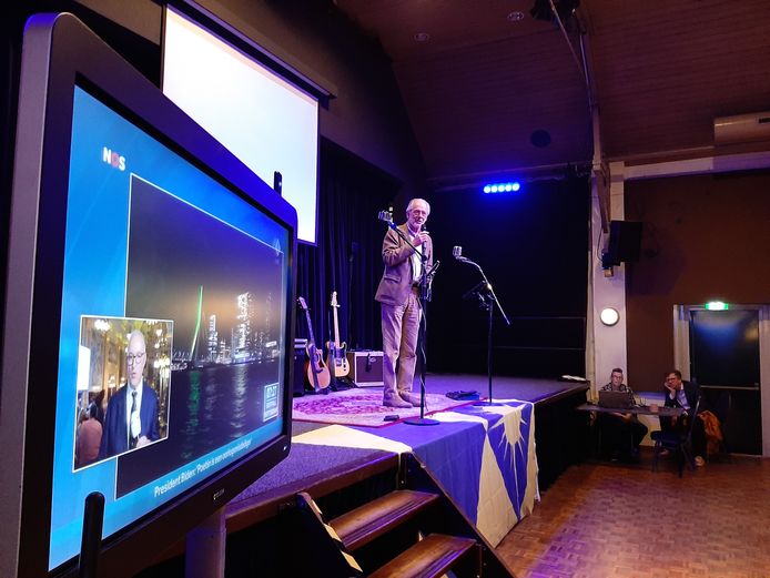 Burgemeester Hans Gaillard tijdens de verkiezingsavond in Son en Breugel