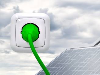 Zonnepanelen en thuisbatterij met stekker straks ook in België toegelaten? “Lagere kosten, maar ze leveren minder op”