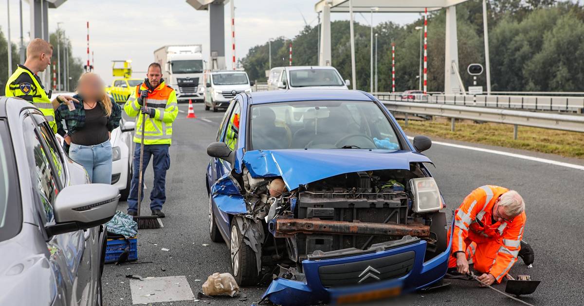 Flinke schade door ongeval op de N33 bij Zuidbroek