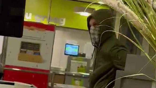 ‘Vriendelijke overvaller’met groot mes wilde niet als Rambo naar binnen bij supermarkt Winterswijk
