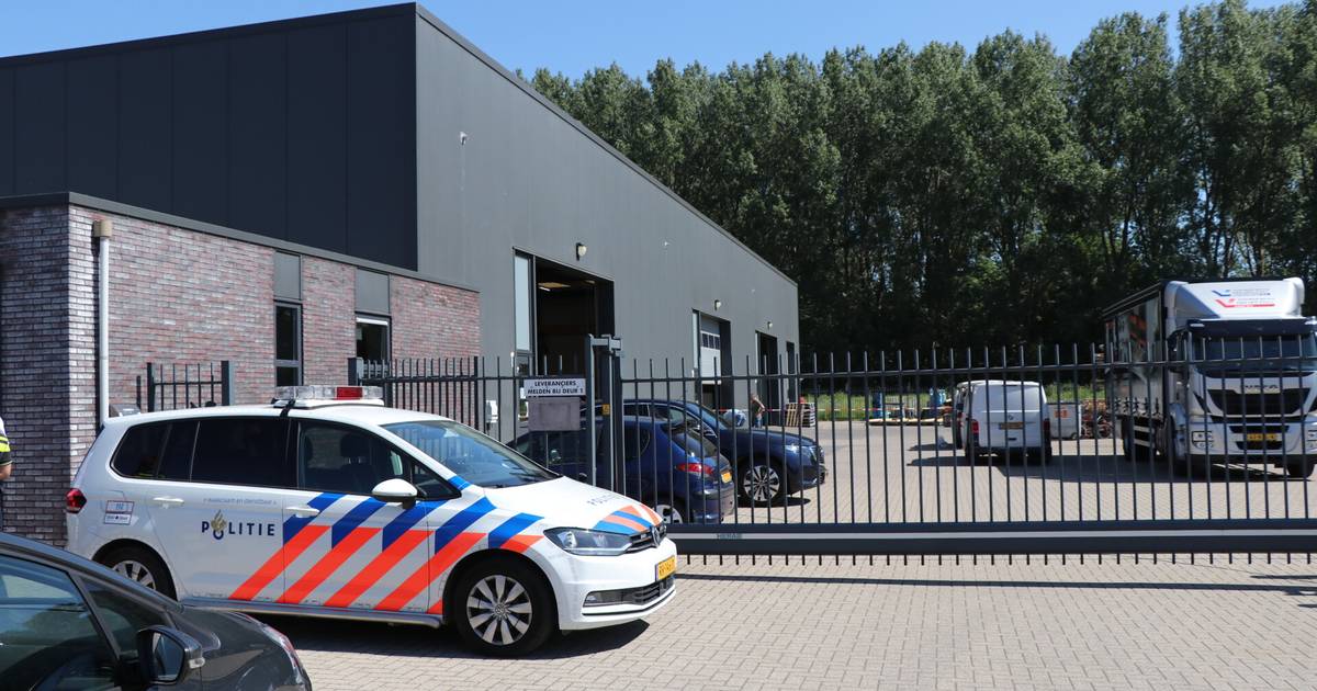 Dode door ongeluk met machine bij bedrijf in Werkendam.