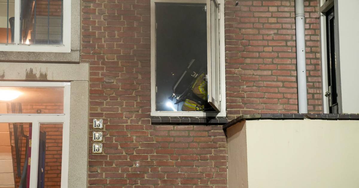 Firefighters find a resident sitting on sofa in Helmond’s smoke filled apartment and save his life |  Helmond