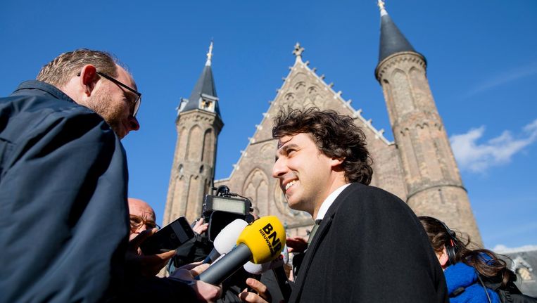 Jesse Klaver (Groenlinks) dinsdag na afloop van zijn gesprek met verkenner Edith Schippers. Beeld anp