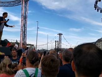 Niels Destadsbader als publieksopwarmer bij ‘Zomerhit’, met zijn eigen hits 