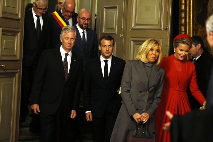 Koning Filip (L), president Macron (R) en premier Michel (midden) zullen zich na hun bezoek aan het Gents stadhuis afzonderen in de collegezaal met Vlaams minister-president Bourgeois en een aantal belangrijke CEO’s.