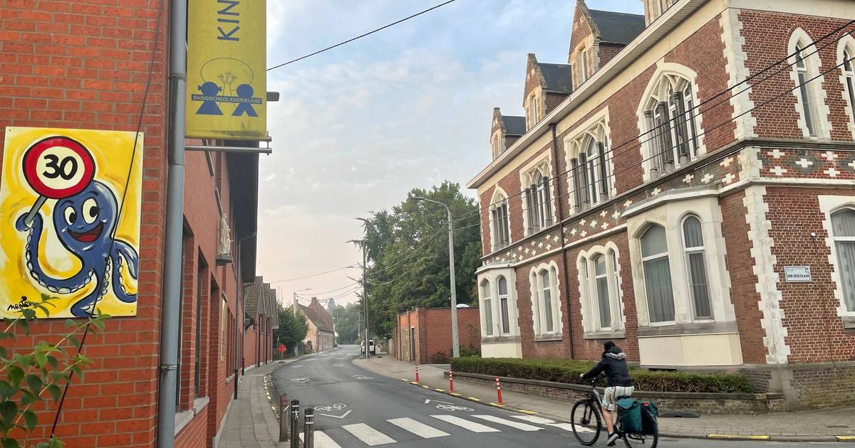 “Fietsstraten? Zeg maar tuningstraten”: politie plant extra controles, want automobilisten blijven snel rijden en fietsers inhalen waar dat niet mag.