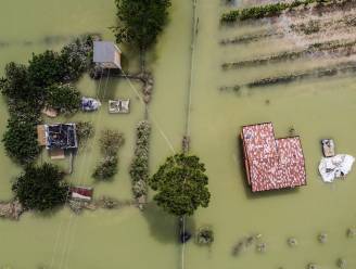 Al 13 doden en nog steeds mensen vermist na dodelijke overstromingen Italië, meer dorpen worden geëvacueerd