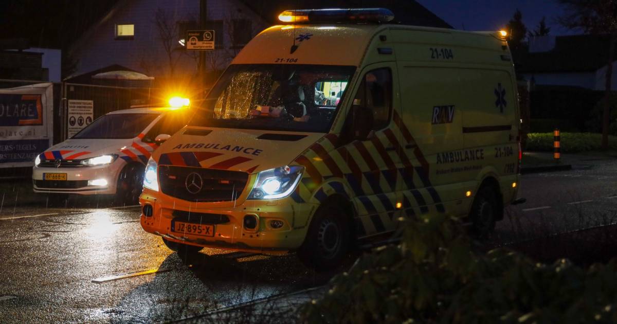 Overstekende fietsster raakt gewond bij botsing met auto in Sint-Michielsgestel.