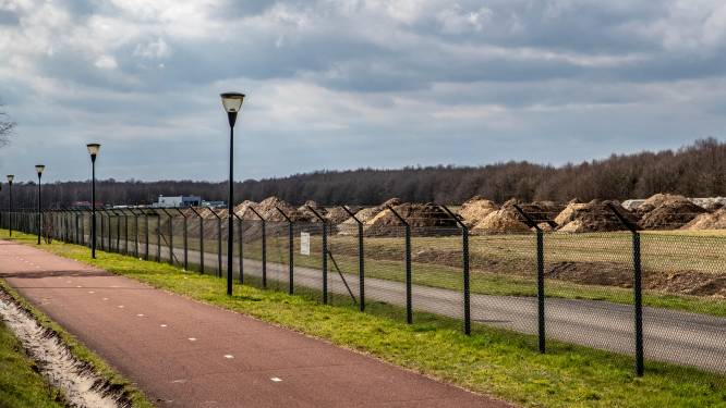 Bodemonderzoek op Vliegbasis Eindhoven voor nieuwe parachutistenschool: oorlogsmunitie gevonden
