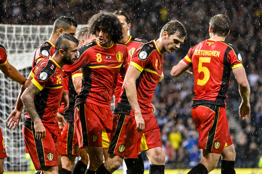 Les diables. Сборная Бельгии по футболу 1998. Бельгия 2004. Дебрюни сборная Бельгия. Арт сборная Бельгии.