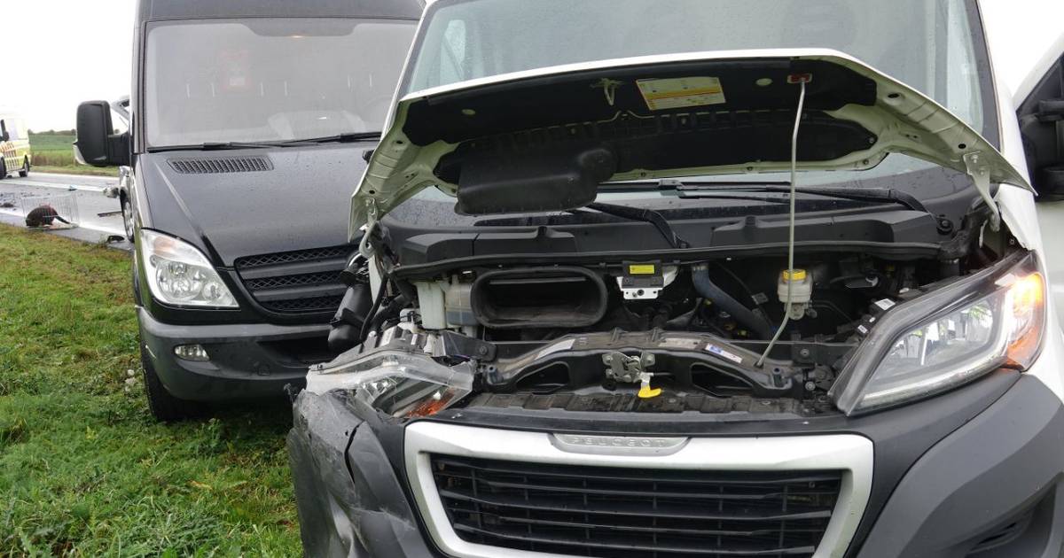 N36 dicht na ongeval met zes voertuigen.