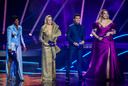 Presentatoren Edsilia Rombley, Chantal Janzen, Jan Smit en Nikkie de Jager tijdens de finale van het Eurovisie Songfestival 2021.