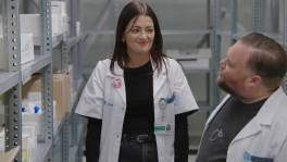 Wiliam leert de huisdiertjes van het ziekenhuis kennen: bloedzuigers...