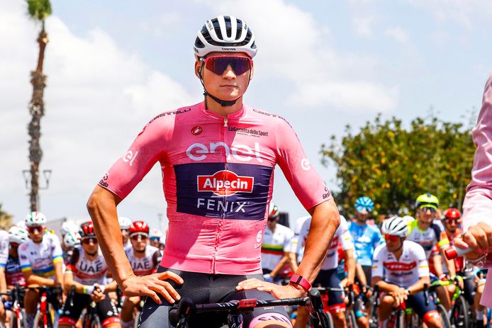 Mathieu van der Poel in de roze trui.