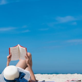 ‘Een subliem geschreven boek dat tussen proza en poëzie in hangt’: 50 perfecte leestips voor de zomer