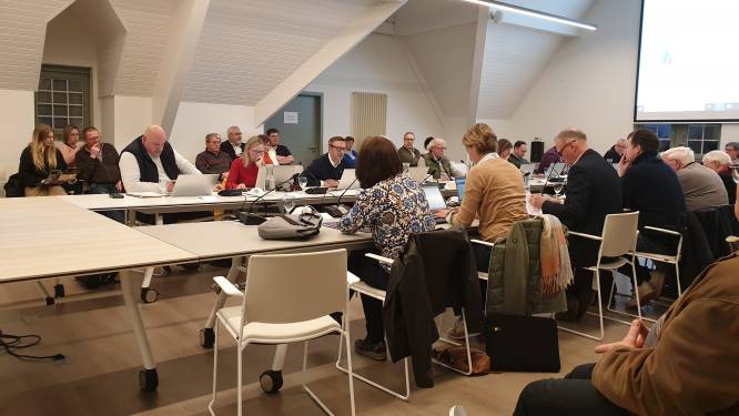 Oppositie niet tevreden over samenstelling deontologische commissie om parkeerincident burgemeester te onderzoeken: “Opnieuw mooi staaltje van machtsmisbruik”
